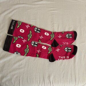 New RARE FIGS Compression Star Wars Baby Yoda Grogu Mandalorian Socks Small Pink